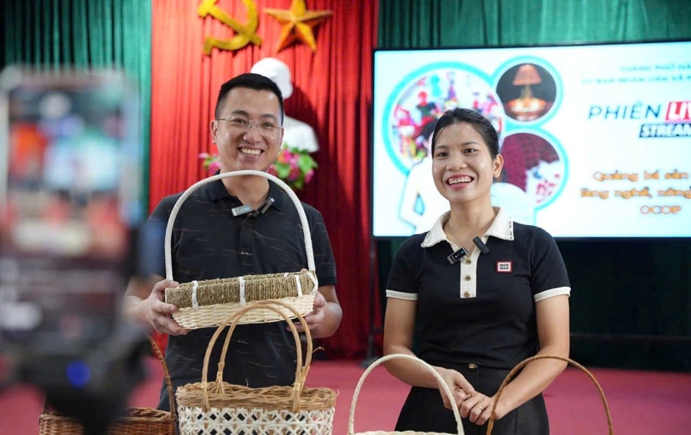 សិប្បកម្មតម្បាញស្មៅនៅភូមិ Luu Thuong - រូបថត ៣