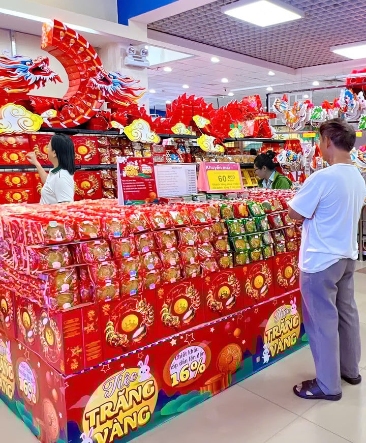 Saigon Co.op បញ្ចុះតម្លៃរហូតដល់ 16% លើការបញ្ជាទិញនំព្រះខែ។