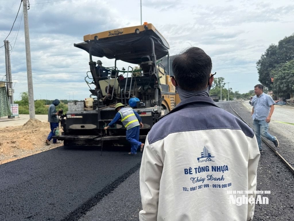 សាលា ៤