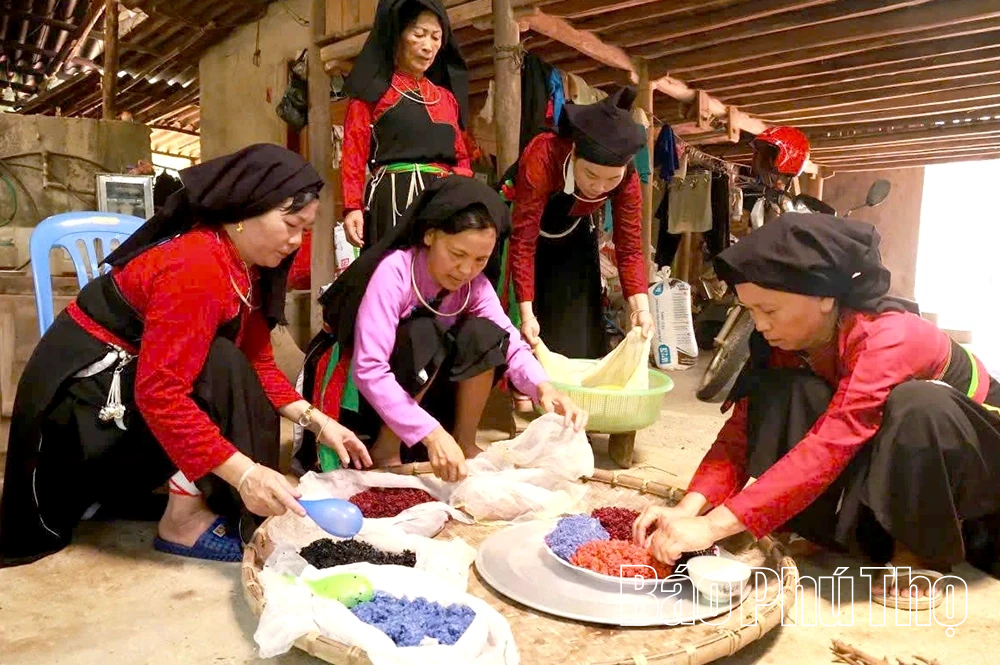 Five-color sticky rice - Rich in the flavors of the mountains and forests