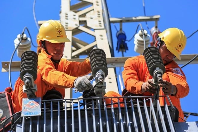 Hội Bảo vệ người tiêu dùng Việt Nam cho rằng, cần nghiên cứu tác động đến người tiêu dùng và doanh nghiệp khi tính chi phí cũ vào giá bán điện tương lai