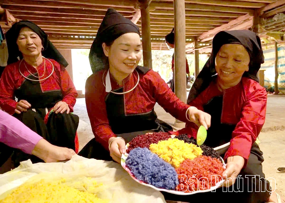Five-color sticky rice - Rich in the flavors of the mountains and forests