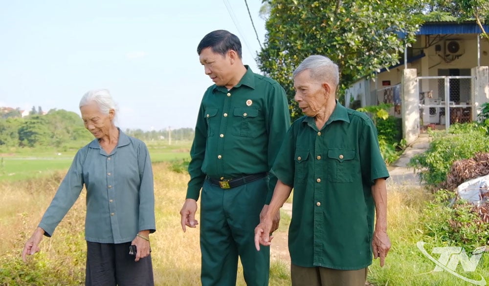 លោក Nguyen Thanh Van បាន​ផ្សះផ្សា​ទាំង​ពីរ​គ្រួសារ​នៅ​ភូមិ Go Moc ដោយ​ស្មោះស្ម័គ្រ។