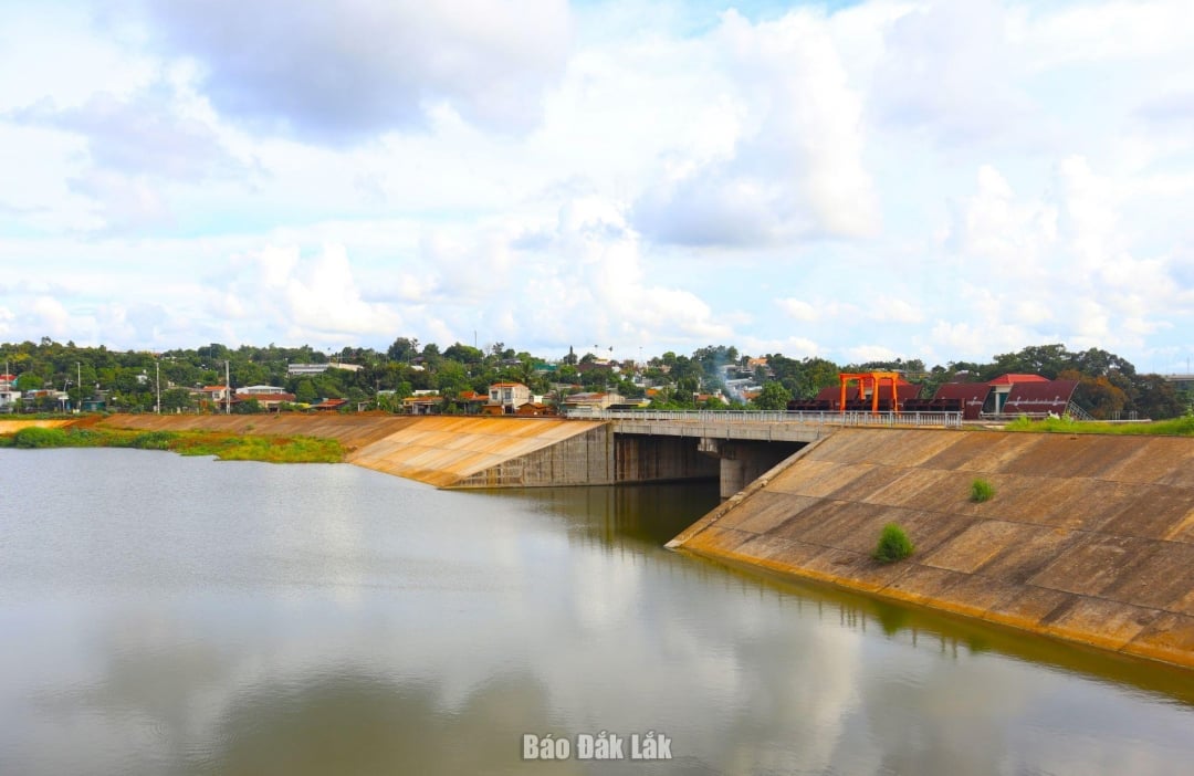 After many years of implementation, the Ea Tam Irrigation Reservoir Project still faces a problem in site clearance.