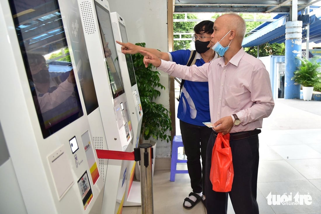 Bệnh viện tại TP.HCM 'chạy đua nước rút' xóa sổ bệnh án giấy - Ảnh 1.