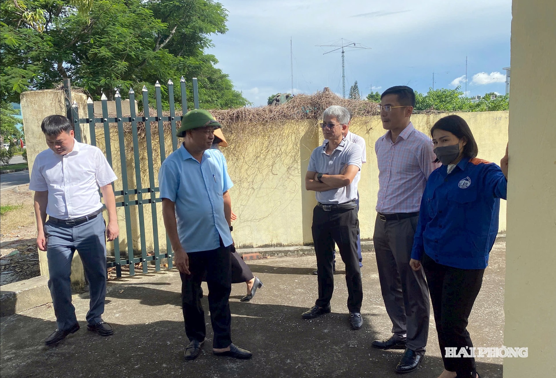 O grupo de trabalho inspecionou o campo na estação de bombeamento na Rua Le Hong Phong.