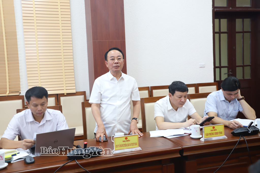 តំណាង​វិនិយោគិន​ថ្លែង​ក្នុង​កិច្ច​ប្រជុំ។