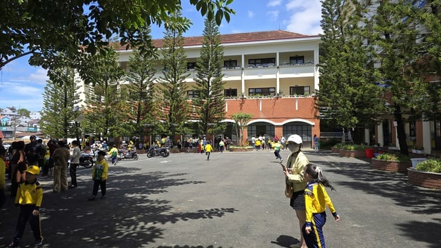 Tỉnh Lâm Đồng yêu cầu báo cáo vụ việc thông tin thực phẩm bẩn vào trường học - Ảnh 1.