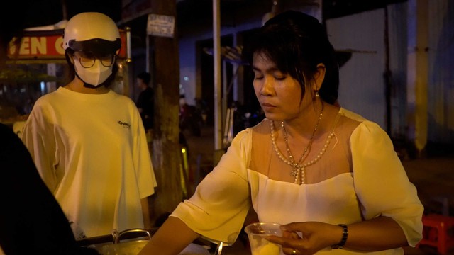 Món ngon mùi nhớ đất Tây Đô: Xe tàu hũ hơn 20 năm chỉ bán giữa khuya - Ảnh 1.