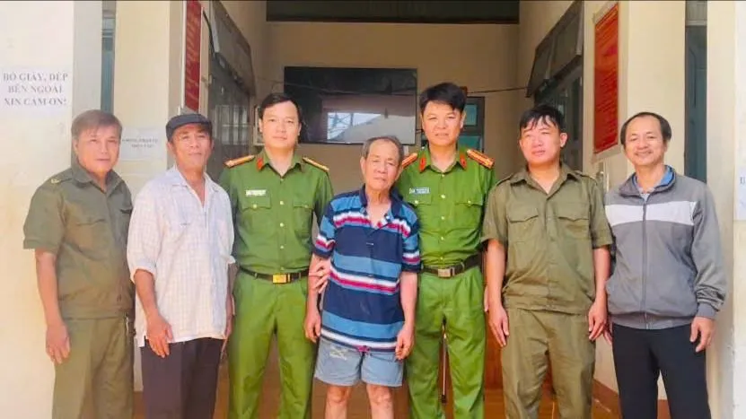 ប៉ូលីស Thuan Loi បានស្វែងរកសាច់ញាតិភ្លាមៗសម្រាប់បុរសចំណាស់ដែលបានបាត់បង់។