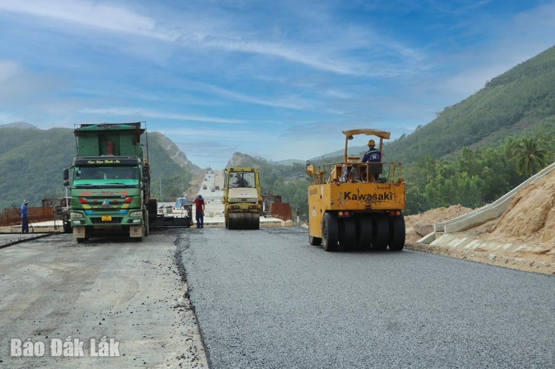Auftragnehmer des Quy Nhon-Chi Thanh-Komponentenprojekts durch die Provinz Dak Lak. Foto: T.Xuan