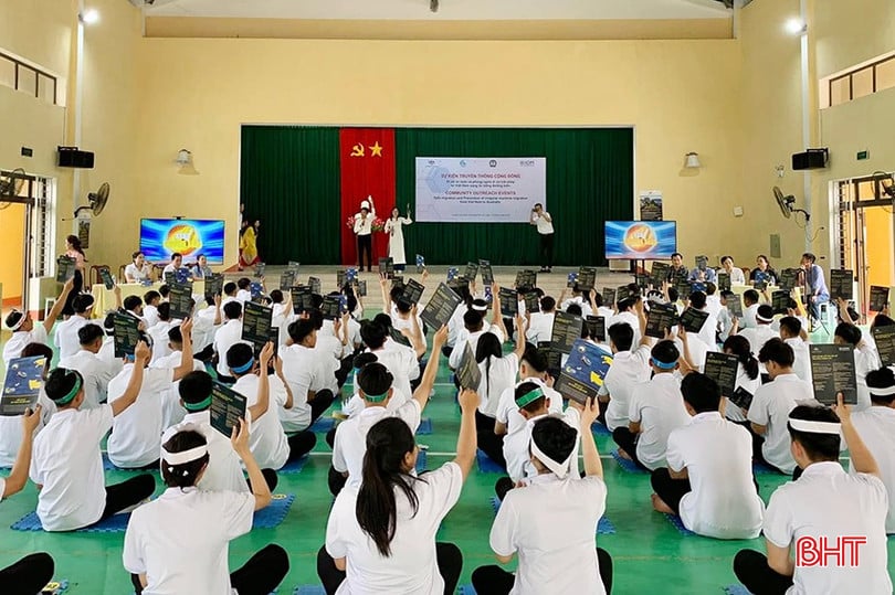 Công tác tuyên truyền được lồng ghép trong các buổi sinh hoạt ngoại khóa dành cho HSSV.
