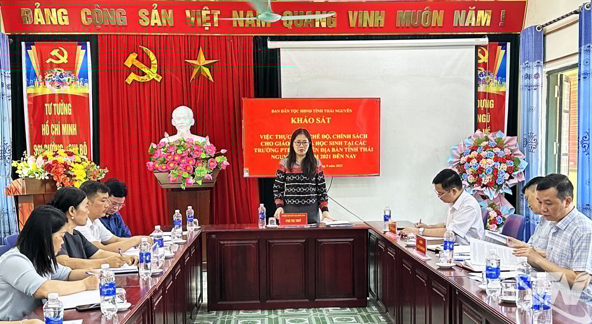 Ban Dân tộc, HĐND tỉnh khảo sát việc thực hiện chế độ, chính sách cho giáo viên và học sinh tại Trường Phổ thông Dân tộc Nội trú THCS Pác Nặm, xã Bằng Thành.