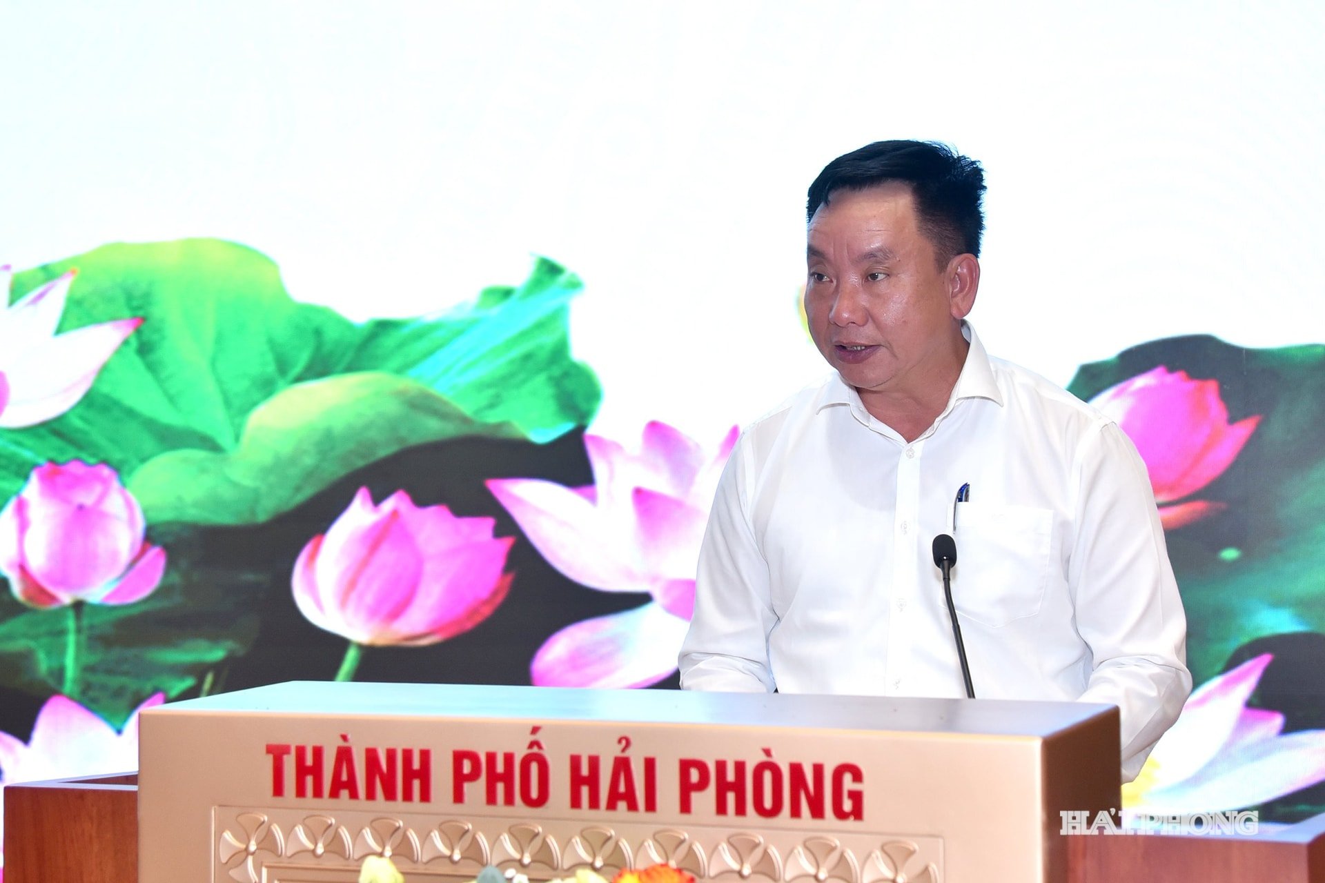 Genosse Tran Van Quan, stellvertretender Vorsitzender des Volkskomitees der Stadt, sprach auf der Konferenz.