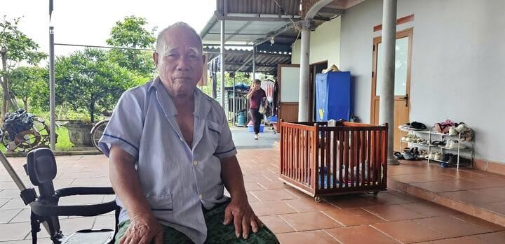 Ông Phạm Văn Bình (80 tuổi) chua xót khi không biết có còn sống đến lúc thu hồi đất.