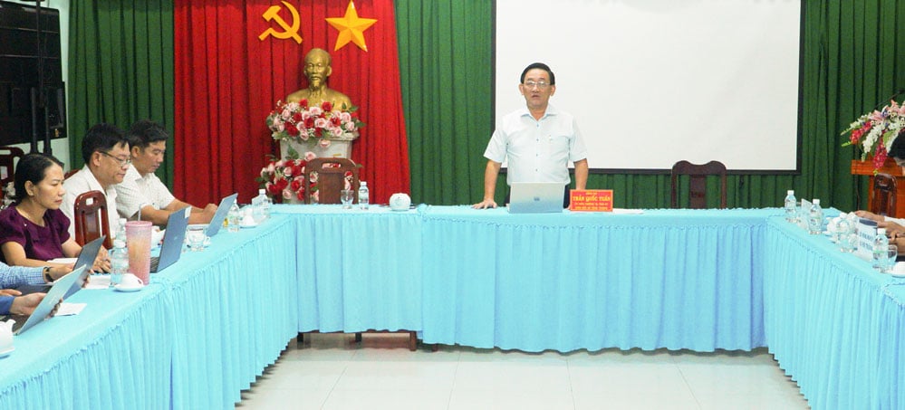 លោក Tran Quoc Tuan ប្រធាននាយកដ្ឋានឧស្សាហកម្ម និងពាណិជ្ជកម្ម ថ្លែងមតិក្នុងកិច្ចប្រជុំ។