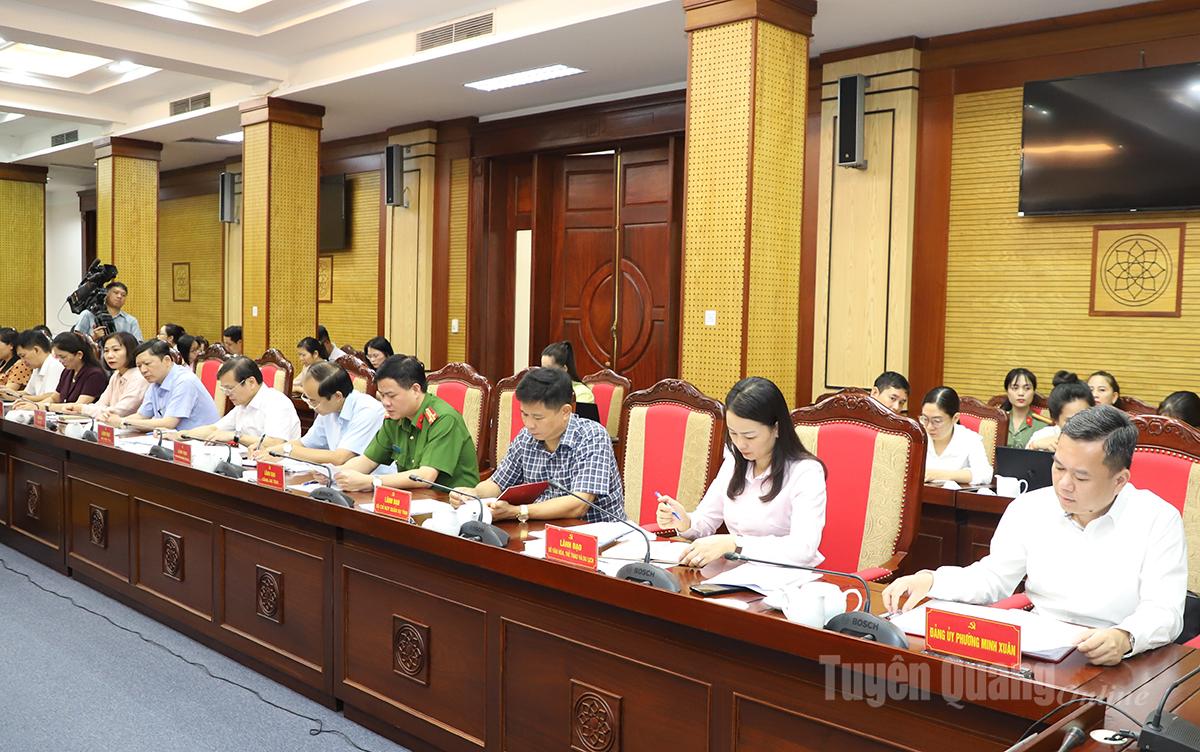 Delegates attending the press conference.