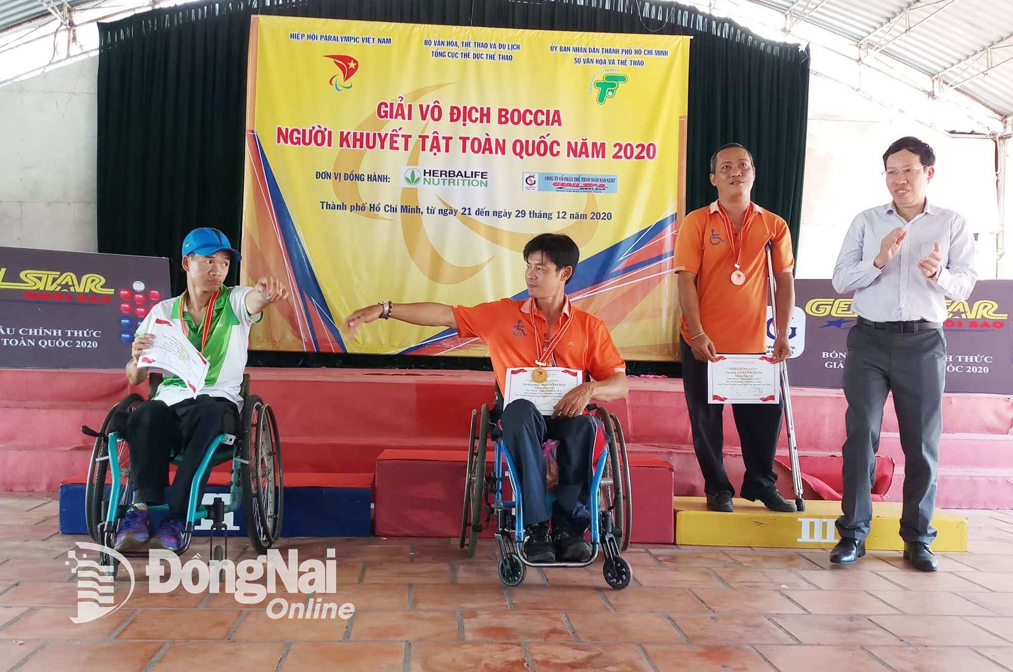 Vận động viên Nguyễn Văn Bích giành huy chương vàng ở hạng thương tật BC4 môn Bocia
năm 2020. Ảnh: NVCC