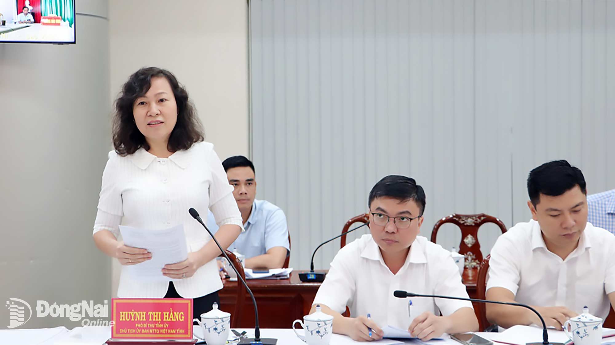 Na konferenci vystoupila zástupkyně tajemnice provinčního výboru strany, předsedkyně Vietnamské fronty vlasti provincie Dong Nai, Huynh Thi Hang. Foto: Pham Tung