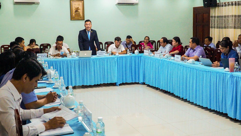 Representative of Felix Technology Solutions Joint Stock Company បានចែករំលែក​ព័ត៌មាន​នៅ​ក្នុង​កិច្ច​ប្រជុំ។