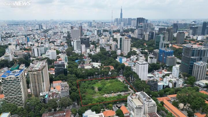 ファンディンフンスポーツセンター建設プロジェクトは長年「棚上げ」されており、2027年に着工、2029年に完成する予定となっている。