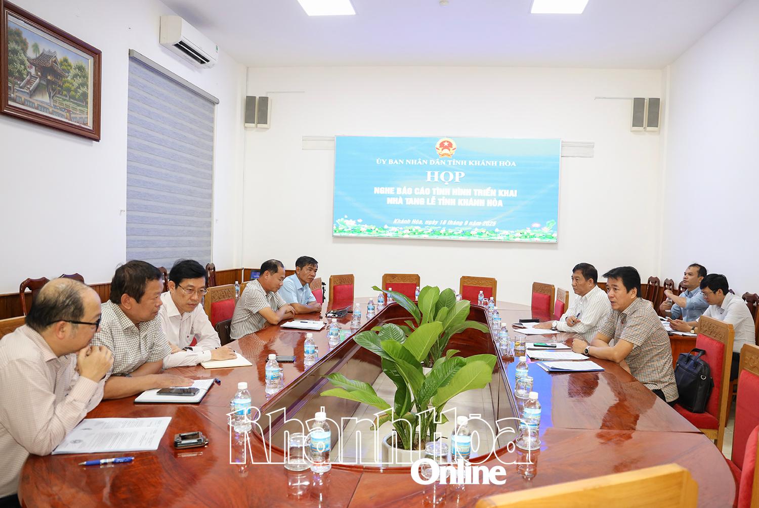 សមមិត្ត Nguyen Long Bien បញ្ចប់កិច្ចប្រជុំ។