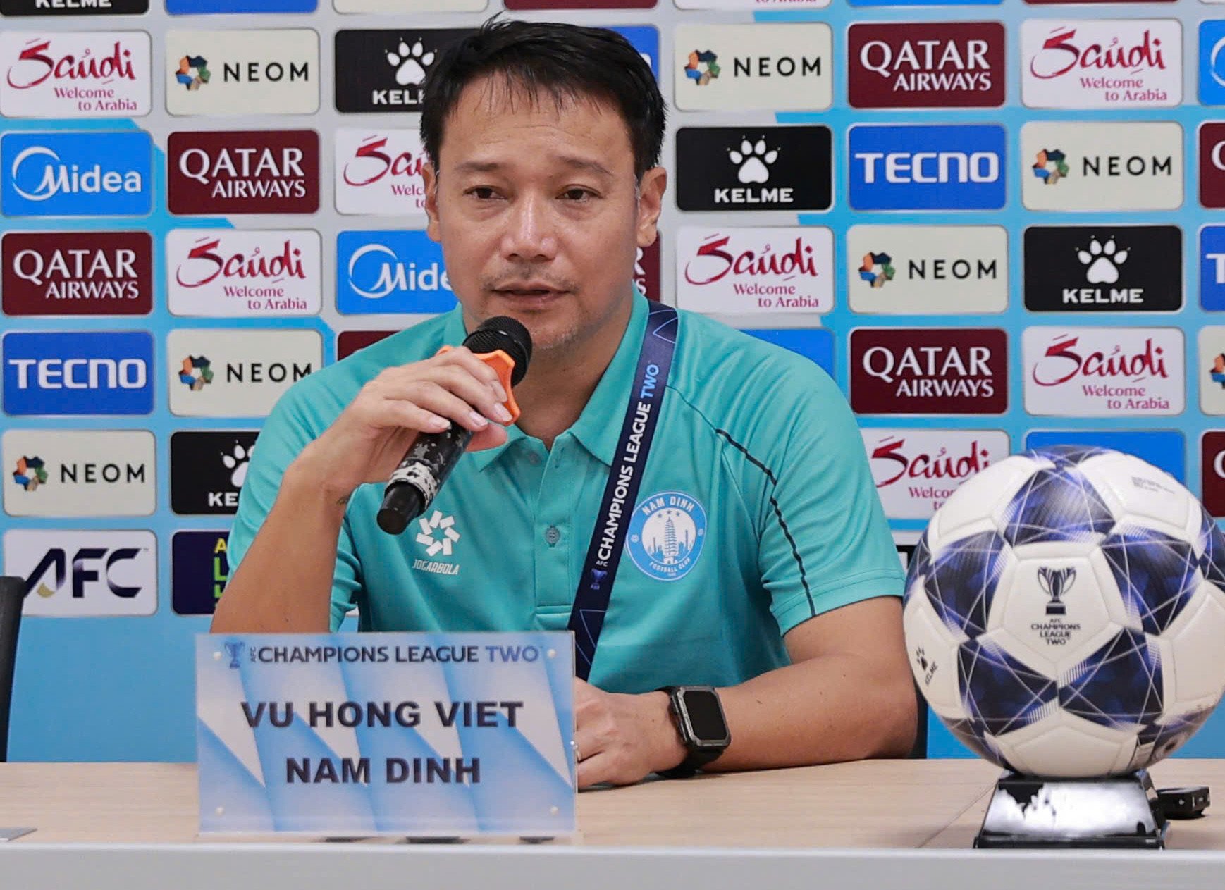 គ្រូបង្វឹក វូ ហុង វៀត.jpg