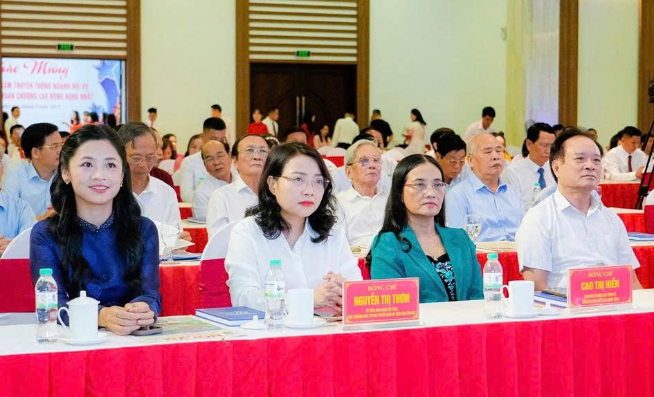 انگریزی: خبر