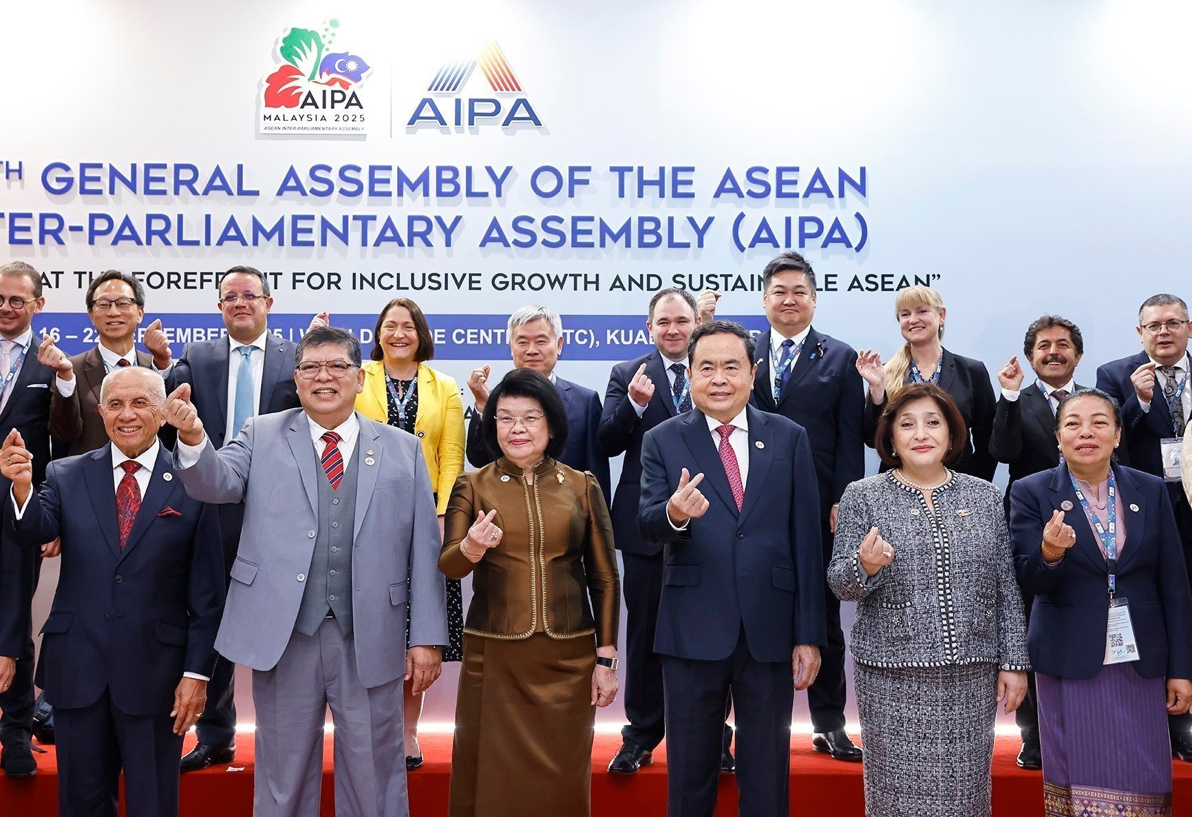vna-potal-cac-truong-doan-nghi-vien-thanh-vien-aipa-chup-anh-chung-8281746.jpg