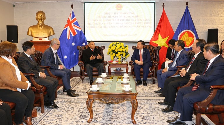 vna-potal-truong-ban-tuyen-giao-va-dan-van-trung-uong-nguyen-trong-nghia-tham-lam-viec-tai-australia-8283310.jpg