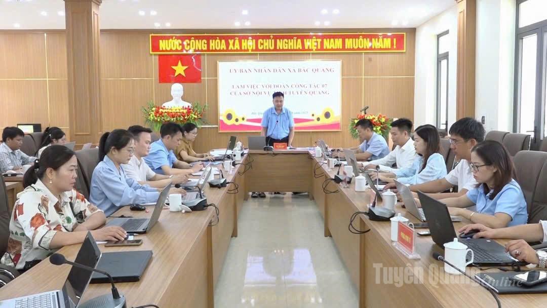 ក្រុមការងារចុះអនុវត្ត និងក្តាប់សភាពការណ៍នៅឃុំ Bac Quang។