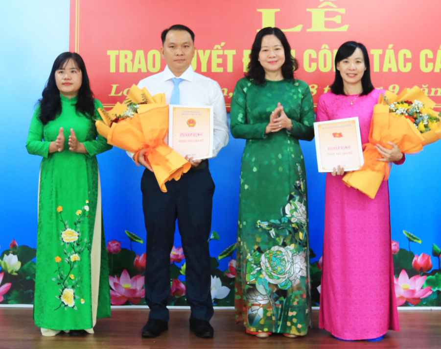 Trao quyết định điều động bổ nhiệm và giao quyền cho 2 cán bộ