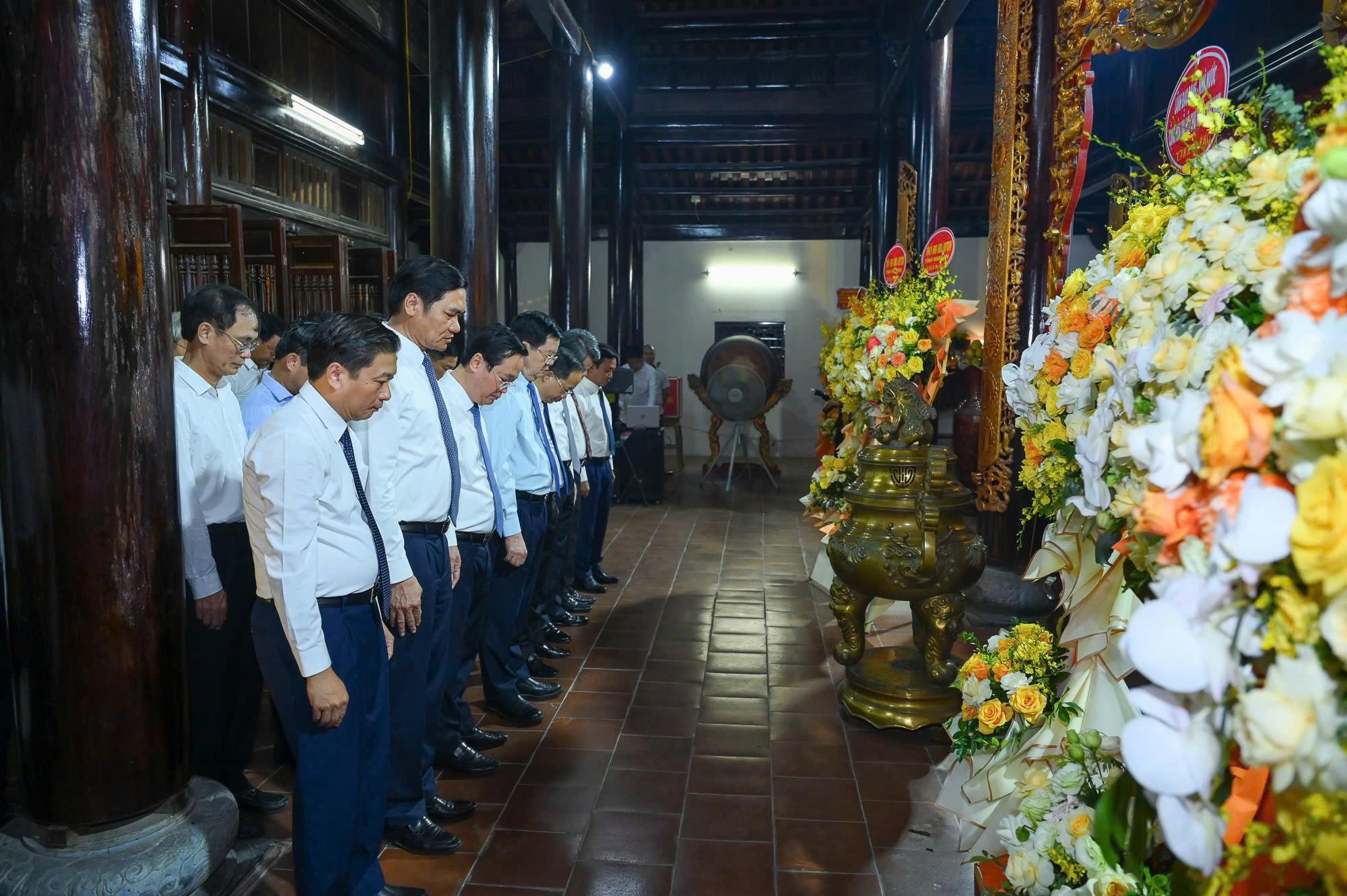 អង់គ្លេស៖ ព័ត៌មាន