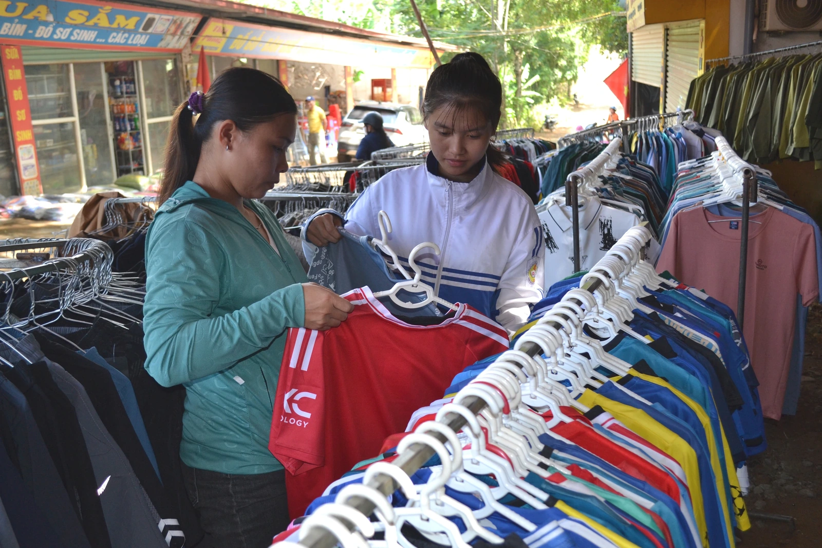 រំភើប​ចិត្ត​ផ្សារ​មួង