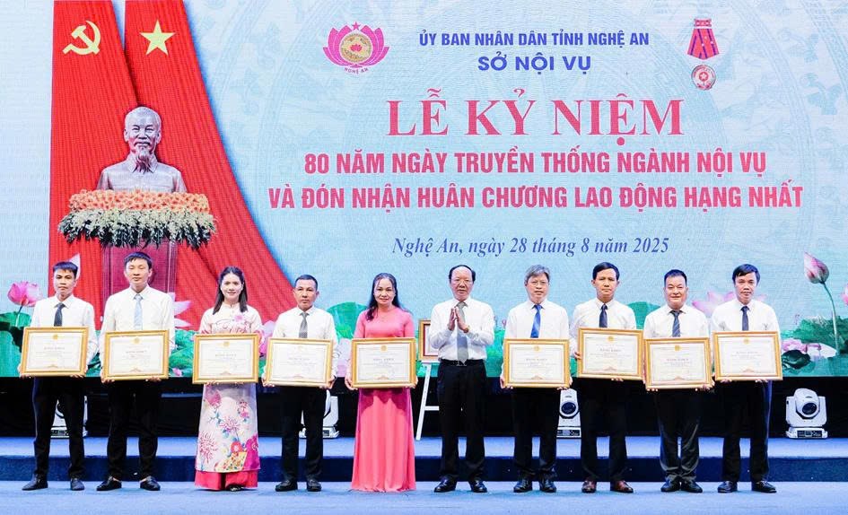 انگریزی: خبر