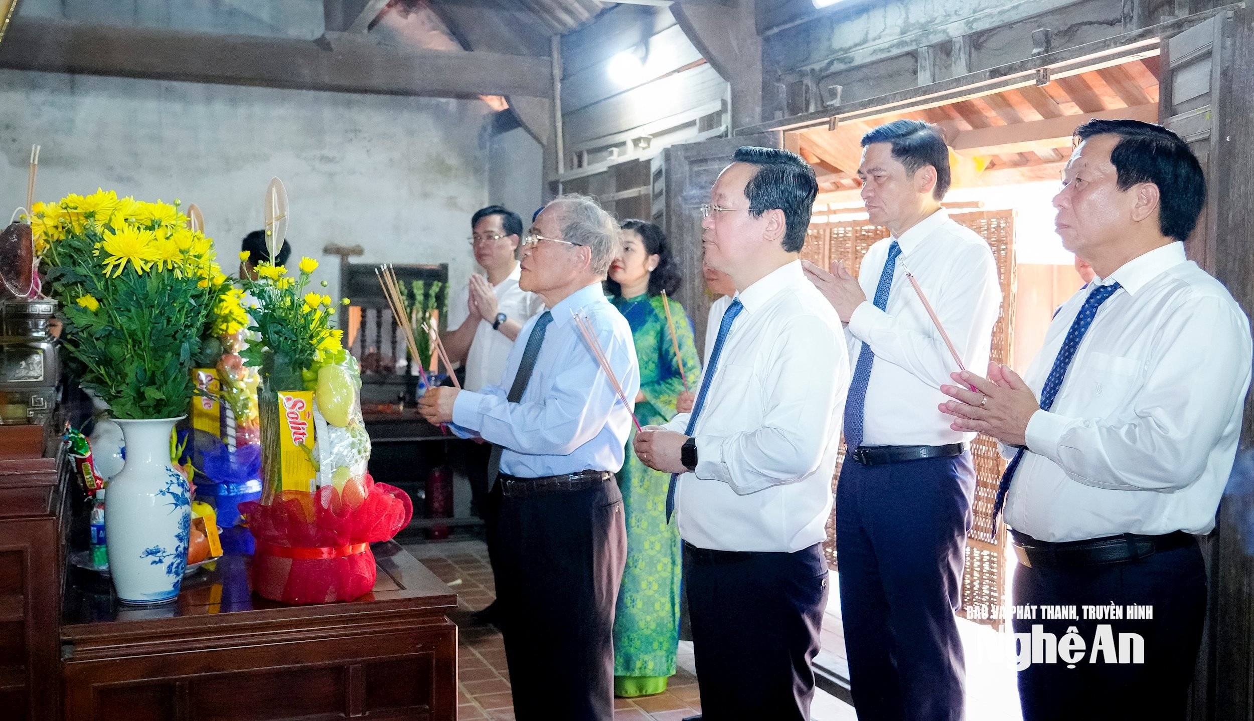 អង់គ្លេស៖ ព័ត៌មាន
