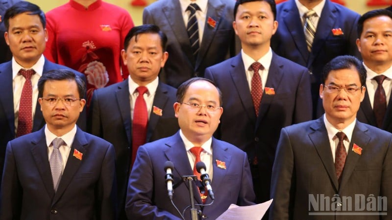 Tajemník strany provincie Cao Bang, Quan Minh Cuong, jménem 20. výkonného výboru provinční strany poděkoval delegátům za jejich důvěru.