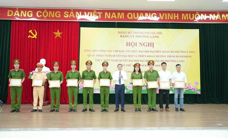 Phường Láng: Quán triệt Nghị quyết Đại hội, quyết tâm thực hiện thắng lợi mục tiêu nhiệm kỳ mới- Ảnh 4.