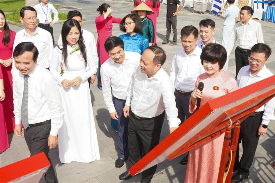 انگریزی: خبر