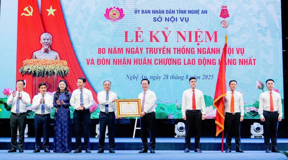 انگریزی: خبر