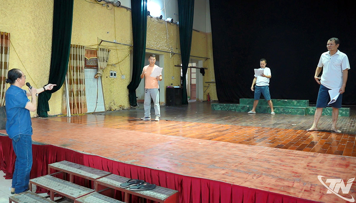 Dòng sử Việt trong 'Nam Việt Đế - Vạn mùa xuân'