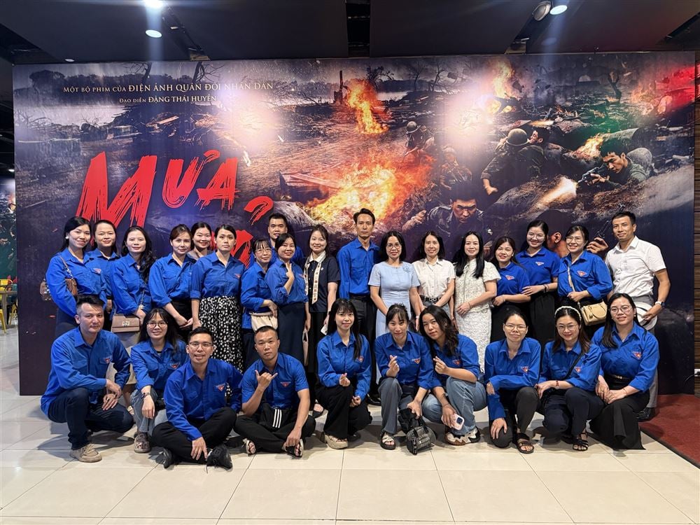 Đoàn Cơ sở Bảo tàng Hồ Chí Minh tổ chức sinh hoạt chuyên đề: “Giáo dục lý tưởng cách mạng cho đoàn viên, thanh niên qua tác phẩm điện ảnh Mưa Đỏ”