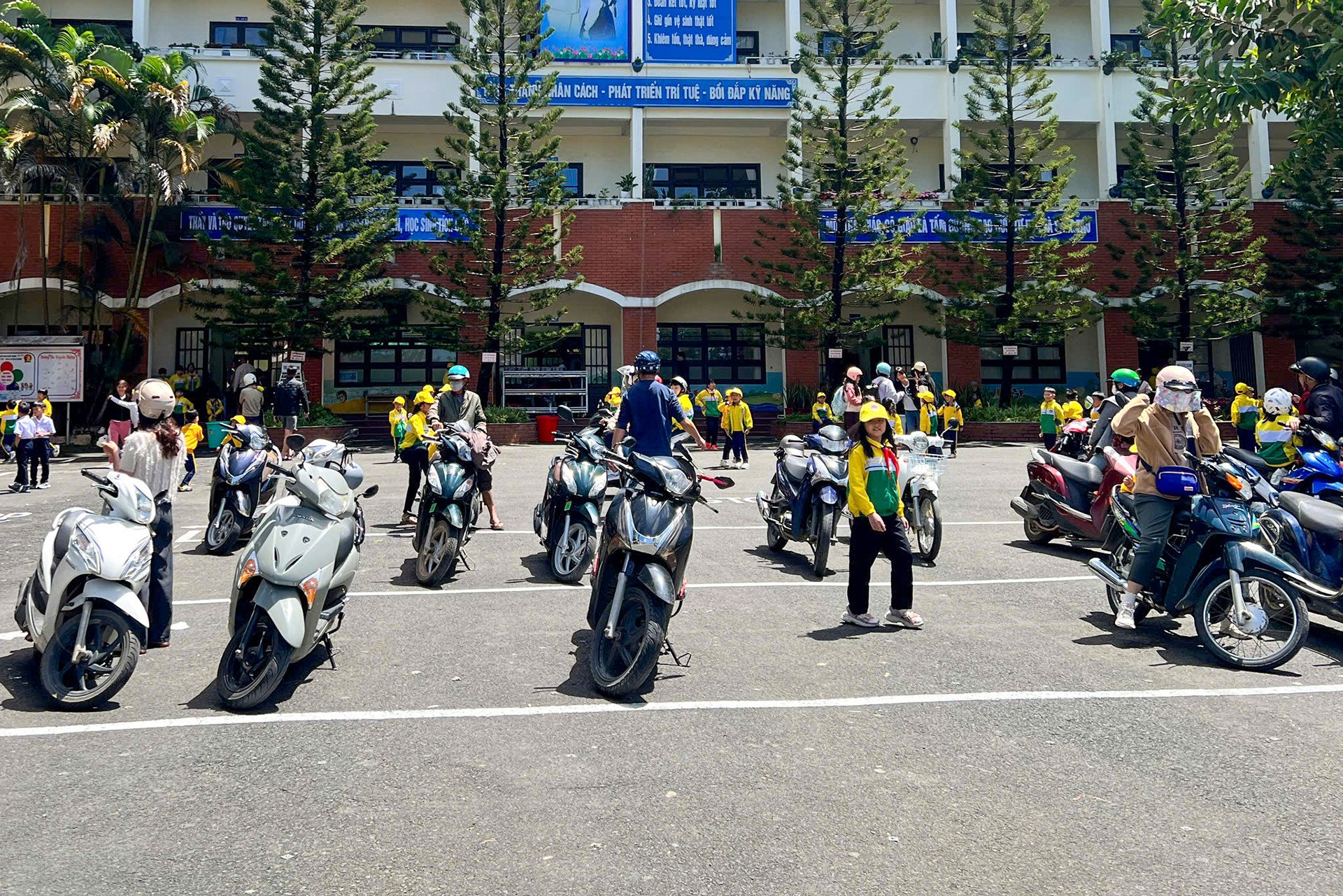 សាលាបឋមសិក្សា Da Lat 1.jpg