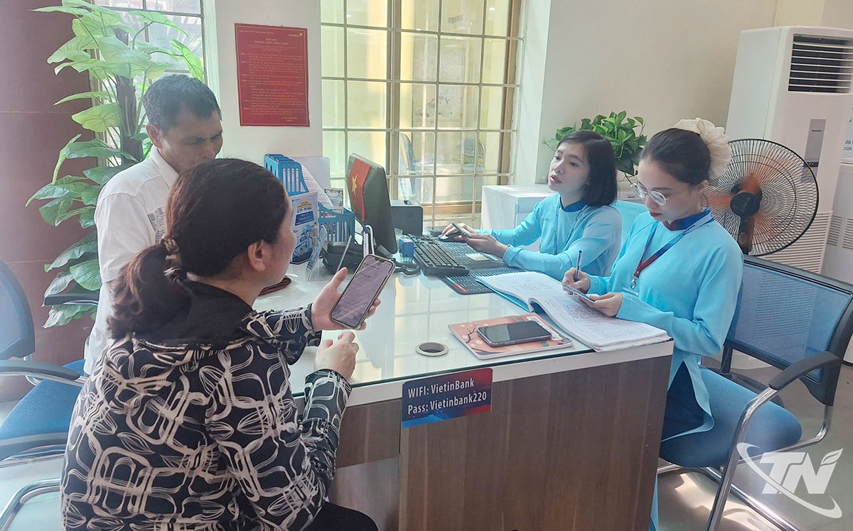 Area layanan nasabah di VietinBank Thai Nguyen mendukung 250 nasabah paruh baya dan lanjut usia setiap hari.