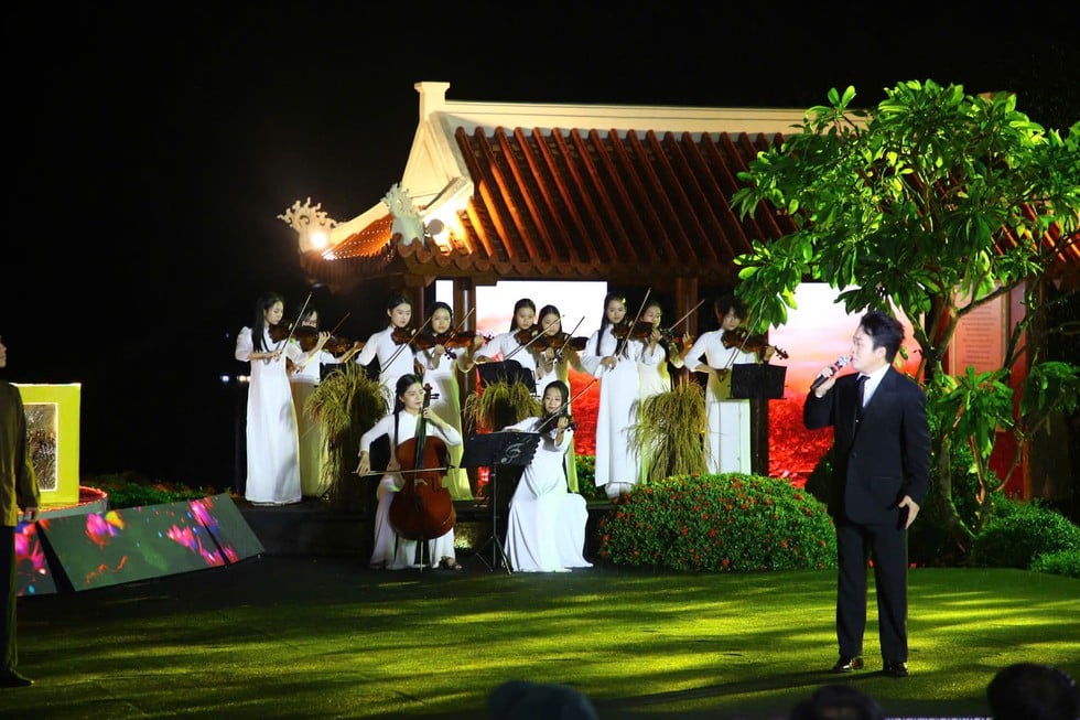 'Dòng sông hoa lửa' tri ân các thanh niên xung phong

- Ảnh 3.