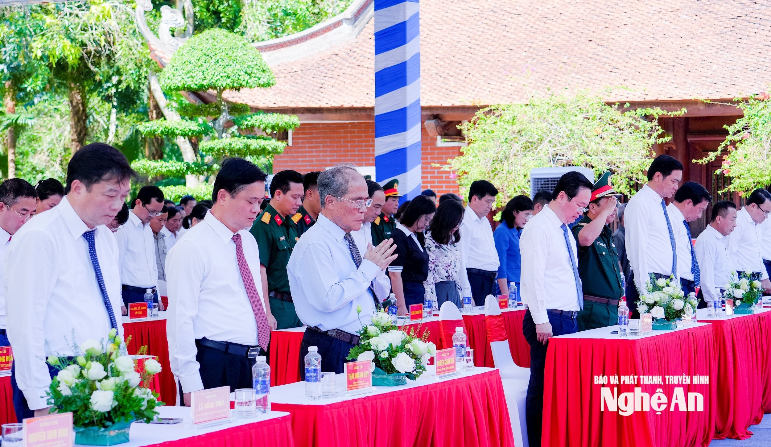 អង់គ្លេស៖ ព័ត៌មាន