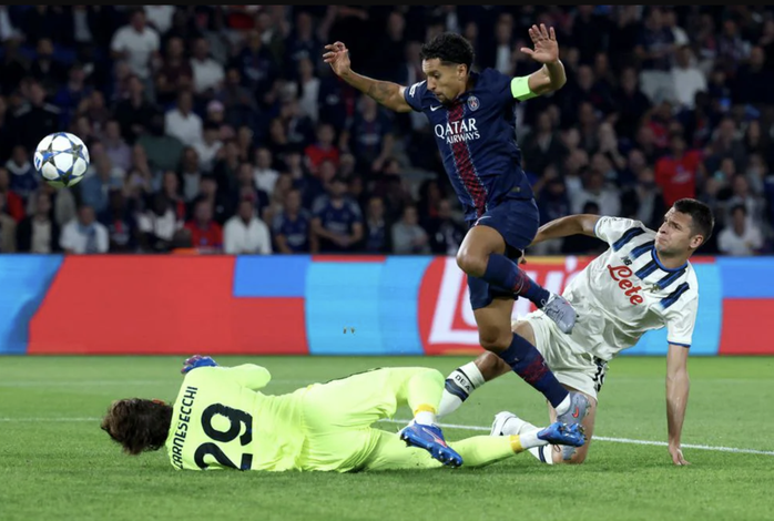 حقق حامل اللقب باريس سان جيرمان فوزا كبيرا في اليوم الافتتاحي لدوري أبطال أوروبا - الصورة 2.