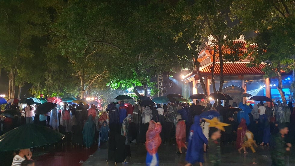 'Dòng sông hoa lửa' tri ân các thanh niên xung phong

- Ảnh 4.