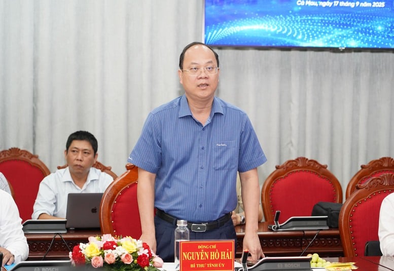 FPT និងគណៈកម្មាធិការប្រជាជន Ca Mau សហការយ៉ាងទូលំទូលាយលើការផ្លាស់ប្តូរឌីជីថល និងការអភិវឌ្ឍន៍ធនធានមនុស្សរហូតដល់ឆ្នាំ 2030 - រូបថតទី 3 ។