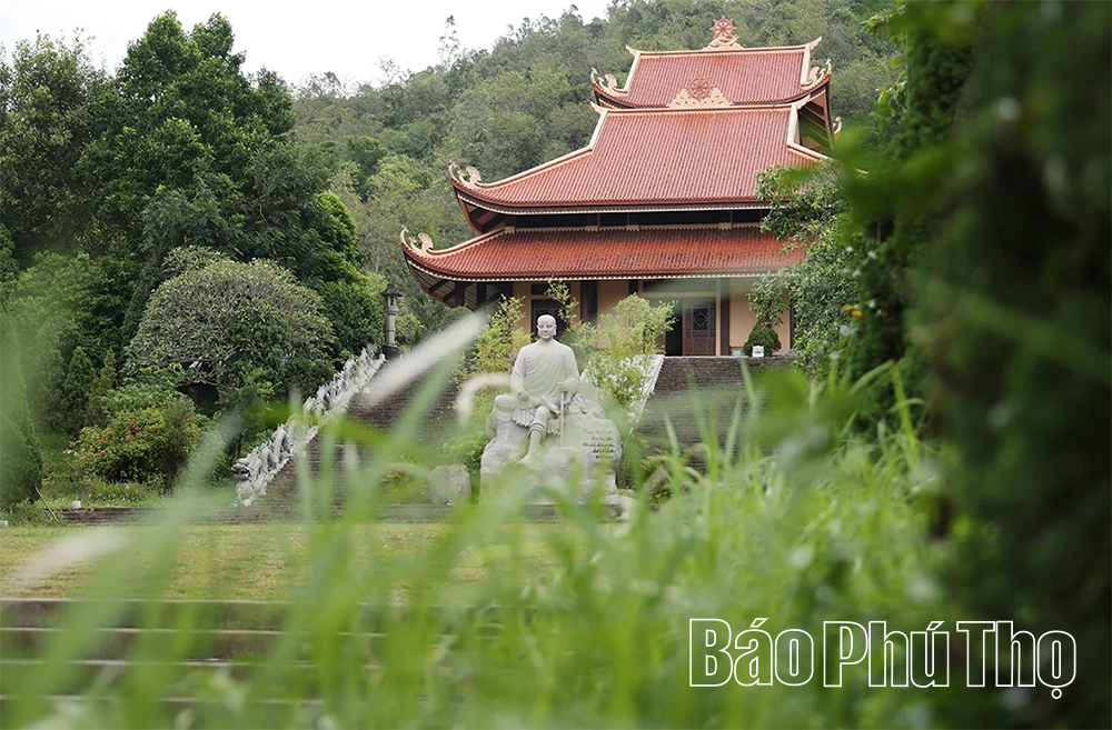 ទស្សនាវត្ត Truc Lam Tue Duc Zen
